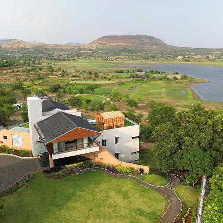 Pearl Lakeview Mansion By Stayvista - Lakeside Villa With Infinity Pool, Jacuzzi, In-House Theatre & Games Room Igatpuri Esterno foto