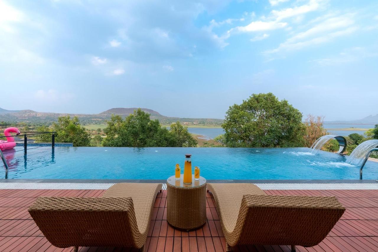 Pearl Lakeview Mansion By Stayvista - Lakeside Villa With Infinity Pool, Jacuzzi, In-House Theatre & Games Room Igatpuri Esterno foto