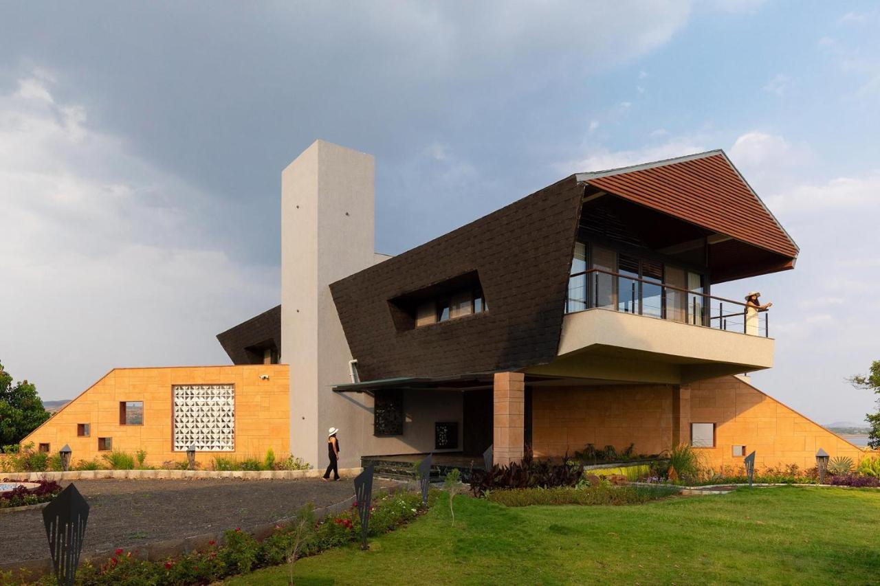 Pearl Lakeview Mansion By Stayvista - Lakeside Villa With Infinity Pool, Jacuzzi, In-House Theatre & Games Room Igatpuri Esterno foto