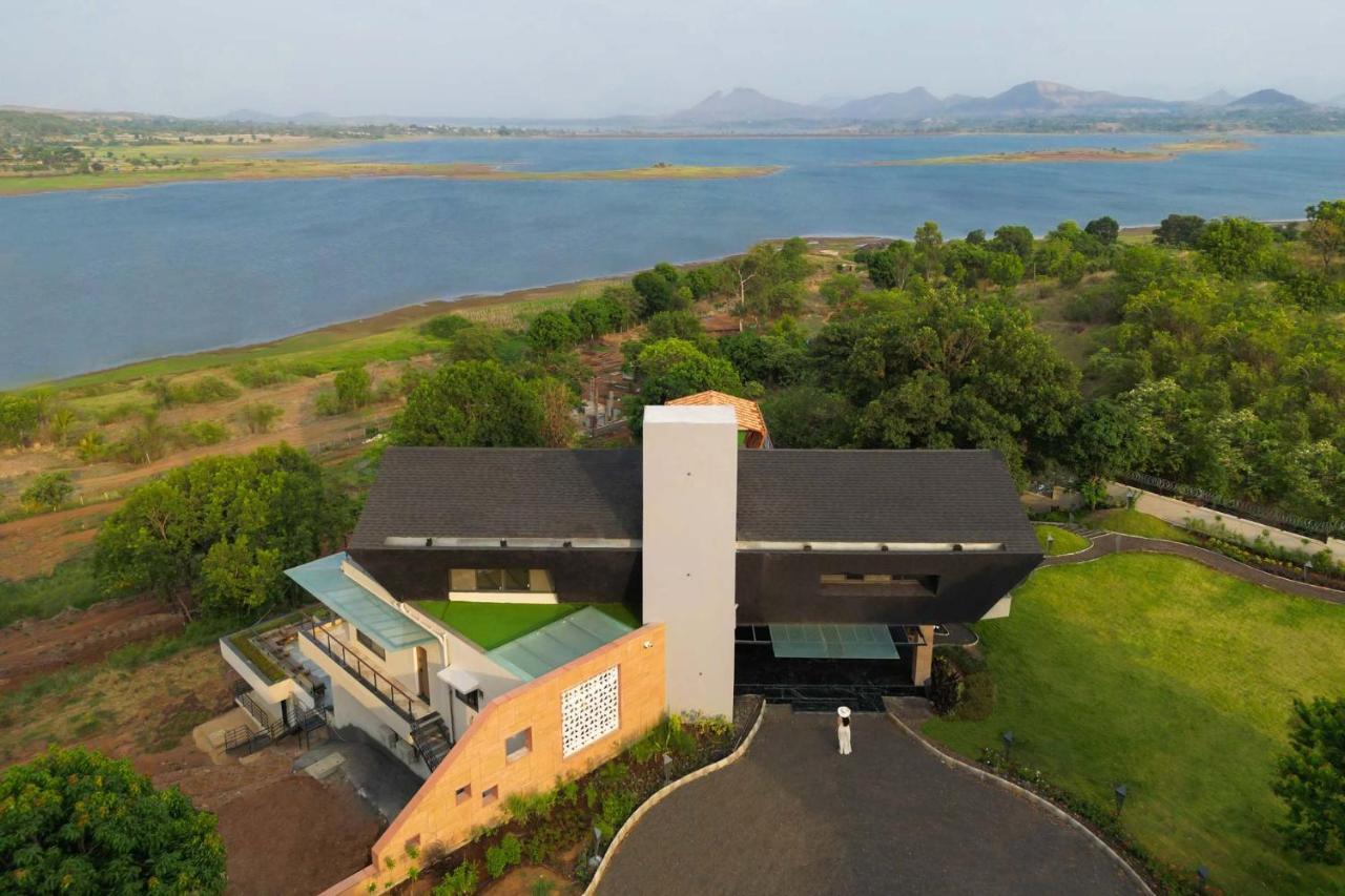 Pearl Lakeview Mansion By Stayvista - Lakeside Villa With Infinity Pool, Jacuzzi, In-House Theatre & Games Room Igatpuri Esterno foto