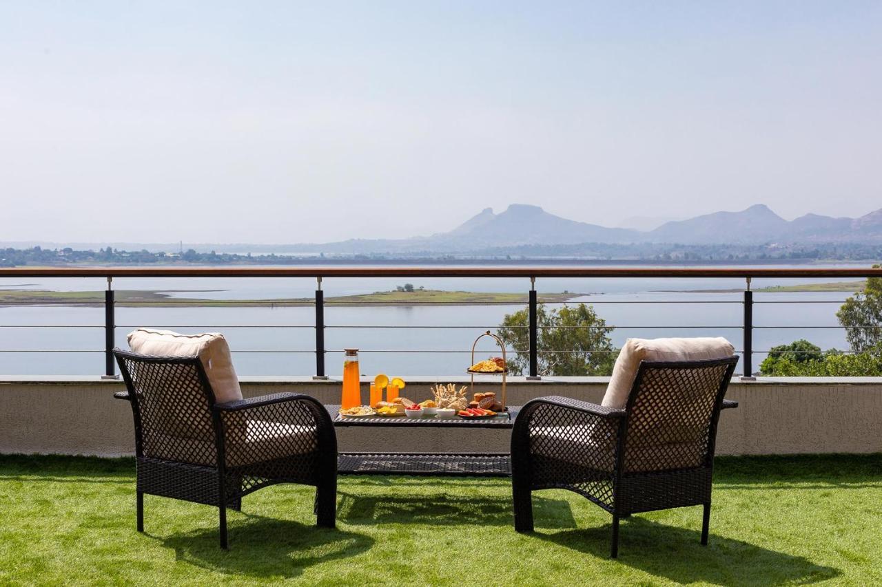 Pearl Lakeview Mansion By Stayvista - Lakeside Villa With Infinity Pool, Jacuzzi, In-House Theatre & Games Room Igatpuri Esterno foto