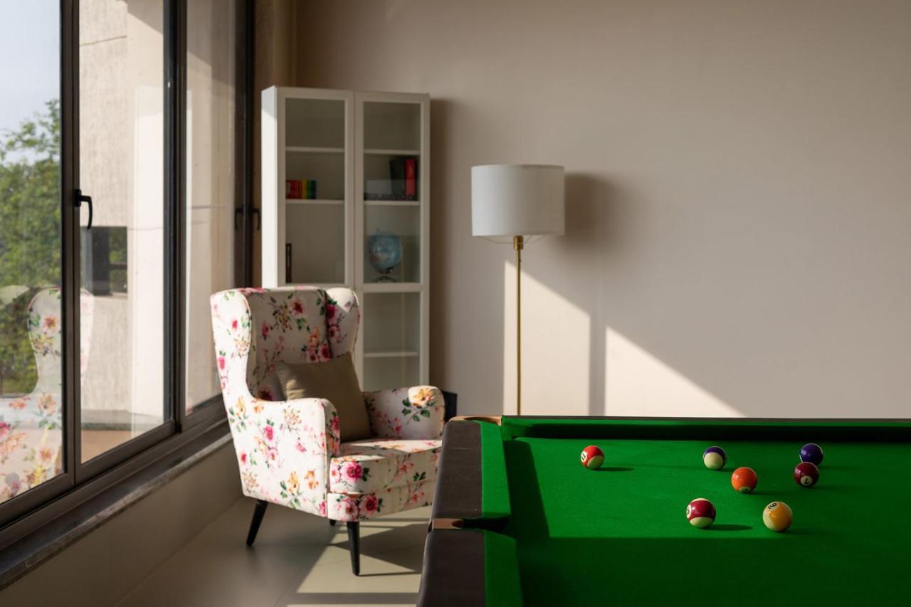Pearl Lakeview Mansion By Stayvista - Lakeside Villa With Infinity Pool, Jacuzzi, In-House Theatre & Games Room Igatpuri Esterno foto