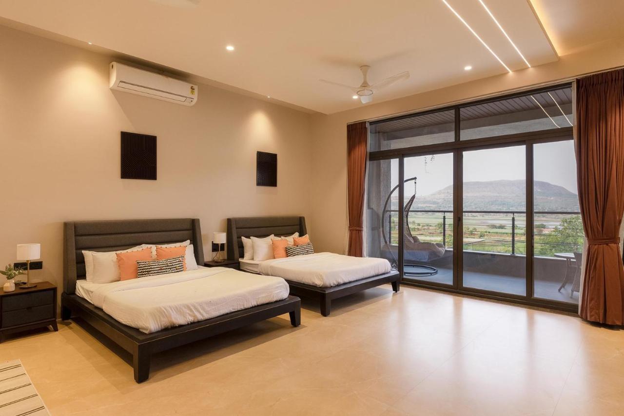 Pearl Lakeview Mansion By Stayvista - Lakeside Villa With Infinity Pool, Jacuzzi, In-House Theatre & Games Room Igatpuri Esterno foto