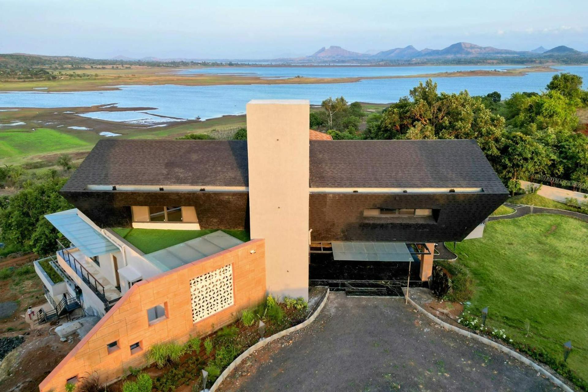 Pearl Lakeview Mansion By Stayvista - Lakeside Villa With Infinity Pool, Jacuzzi, In-House Theatre & Games Room Igatpuri Esterno foto