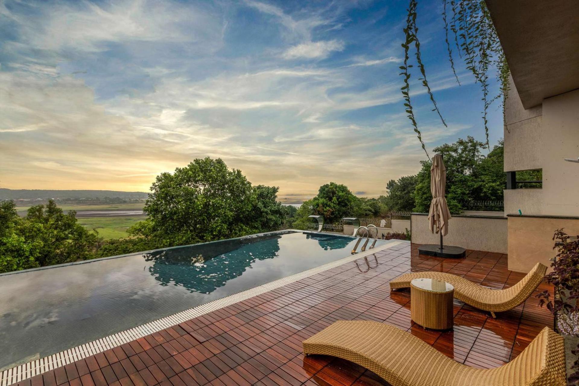 Pearl Lakeview Mansion By Stayvista - Lakeside Villa With Infinity Pool, Jacuzzi, In-House Theatre & Games Room Igatpuri Esterno foto