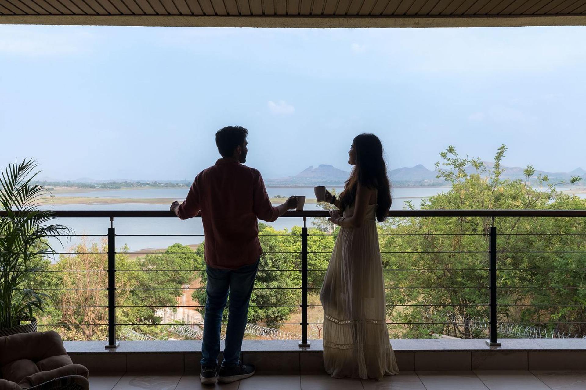 Pearl Lakeview Mansion By Stayvista - Lakeside Villa With Infinity Pool, Jacuzzi, In-House Theatre & Games Room Igatpuri Esterno foto